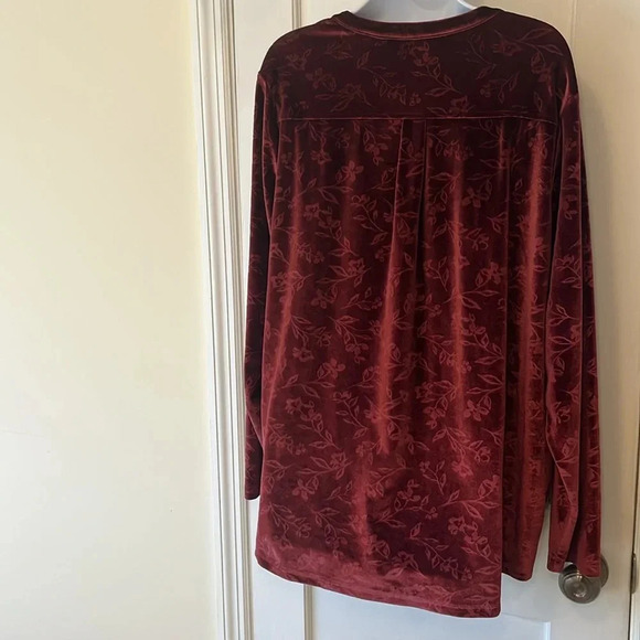 Velvety Top Women's 1X Flowy Long Button Front  Floral Tunic Wine Red Floral - Picture 5 of 17